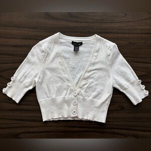 (Vintage Y2K) Sweater Project white cropped cardigan with button detail (size M)